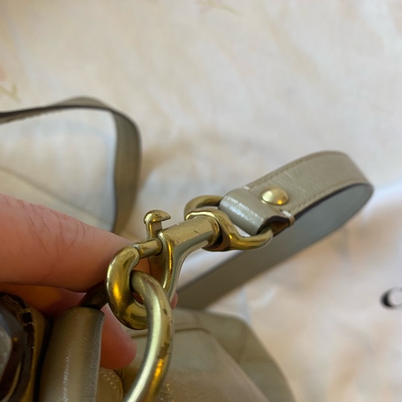 GUC Coach Chelsea Vintage Turnlock Tote - Picture 11 of 13